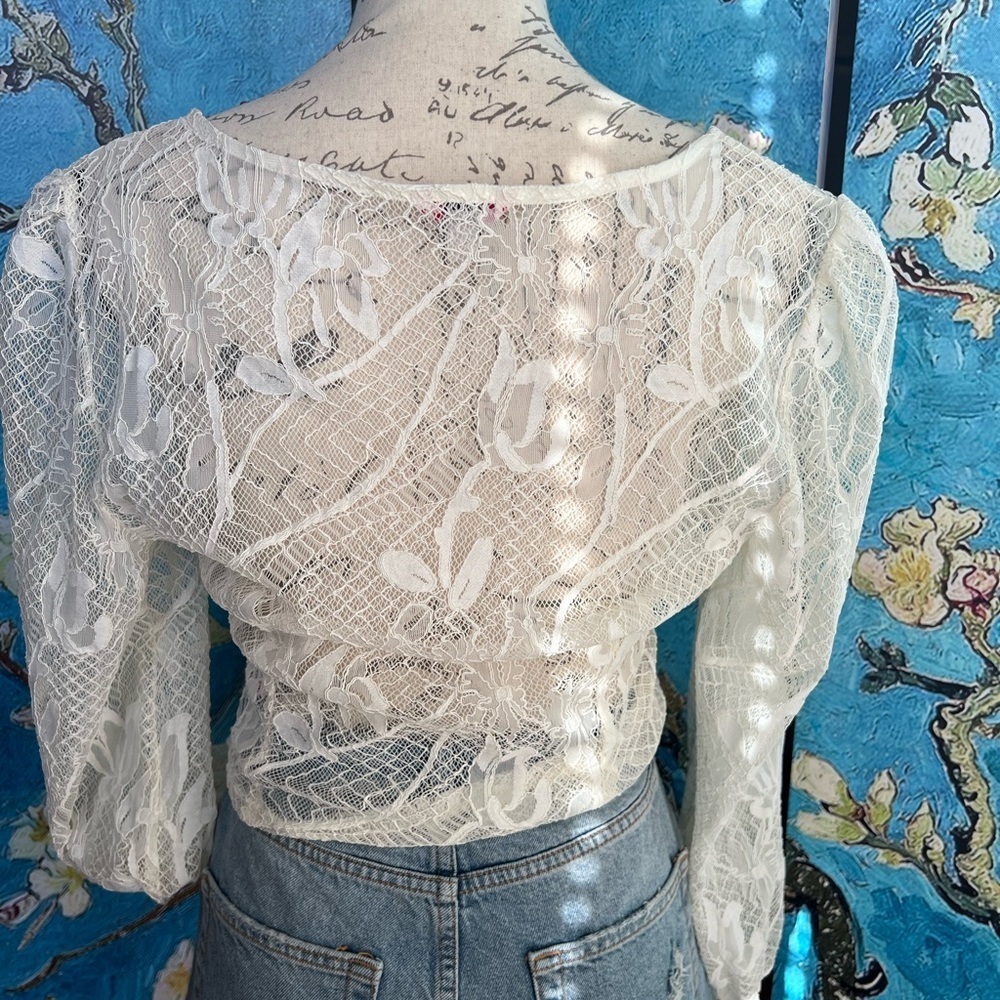 SZ L Guess sheer lace, tie up top/blouse. - Picture 4 of 13